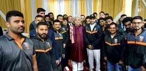 J&K L-G hosts international cricket players