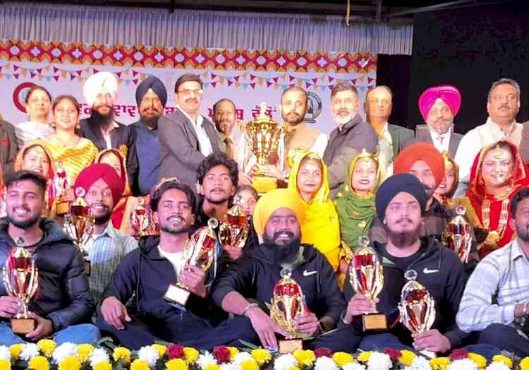 Panjab University won overall champion trophy in Inter-university Youth Festival held at GNDU 