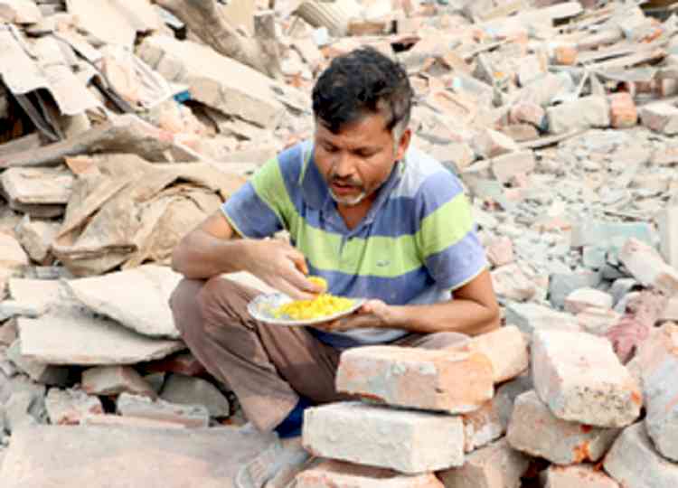 Protest against demolition of 40 houses in Patna