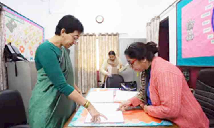 Atishi conducts surprise inspection at Delhi MCD school 