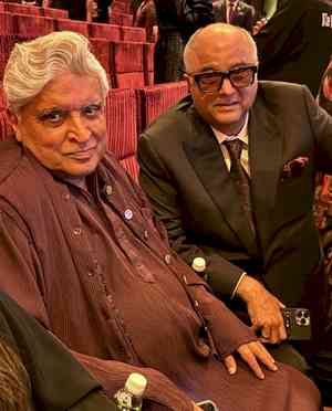 Boney Kapoor shares picture with Javed Akhtar, makes self-deprecating joke