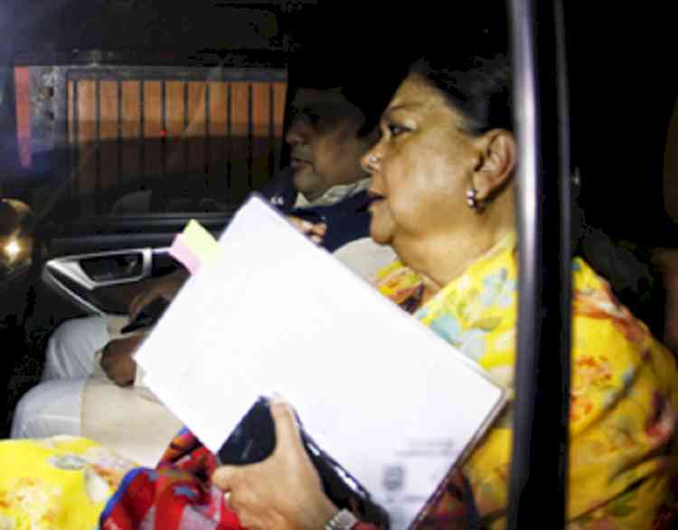 Raje meets Nadda to clarify her stand on 'holding up' MLAs