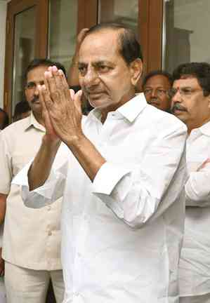 KCR undergoes hip replacement surgery