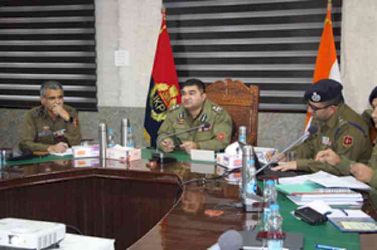 IGP Kashmir chairs security review meeting in Bandipora