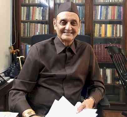 Cong leader Karan Singh hails SC verdict on Article 370, says it gives stability