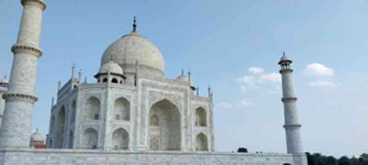 Women group made to apologise for performing yoga at Taj Mahal