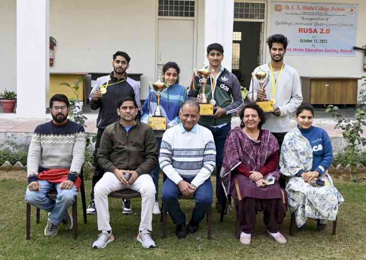 अंतर महाविद्यालय ताइक्वांडो प्रतियोगिता में हिंदू कॉलेज के खिलाड़ियों का उत्कृष्ट प्रदर्शन