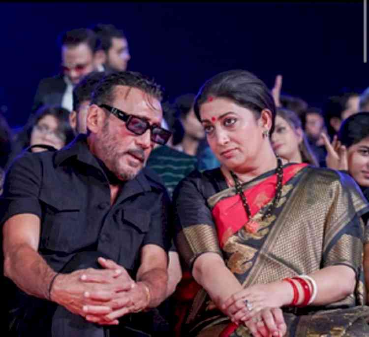 Smriti Irani gets a diet chart from Jackie Shroff