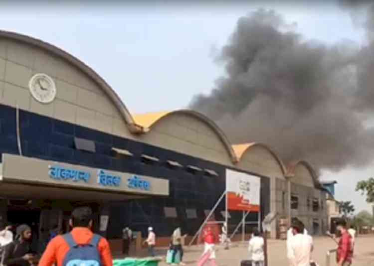 Fire erupts in Mumbai Lokmanya Tilak Terminus platform, no casualties