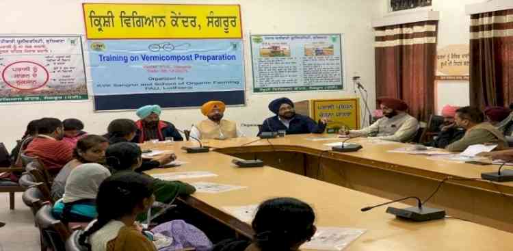 Punjab Agricultural University empowers farmers through vermicomposting training