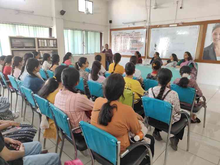 PCM S.D.College for Women holds  Declamation Contest on 'Save Environment' under Swachh Bharat Abhiyan