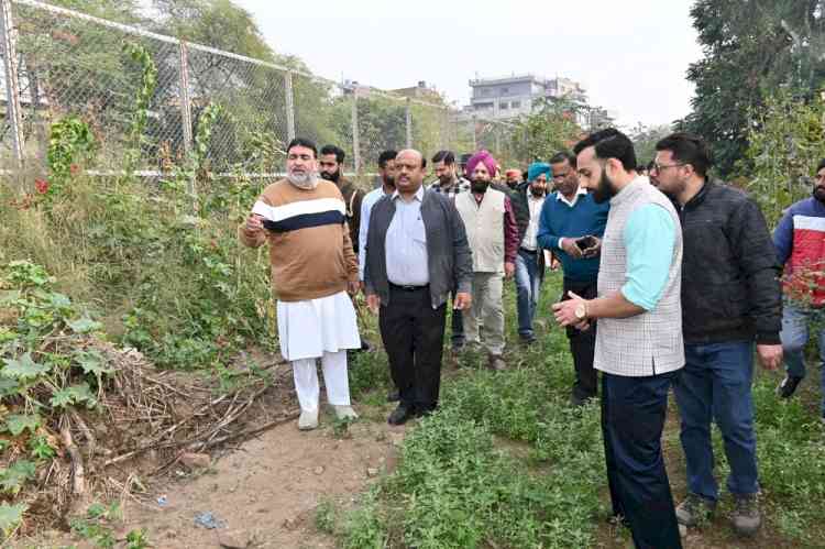 MLA Prashar issue directions for construction of road on other side of Buddha nullah, inspects site 