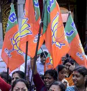 Vandiperiyar case: BJP Mahila Morcha activists break into Kerala Police chief's house