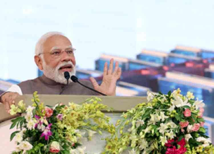 PM Modi stops convoy to give way to ambulance