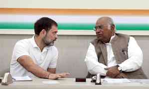 Kharge chairs meeting to discuss LS poll preparedness in UP (Ld)