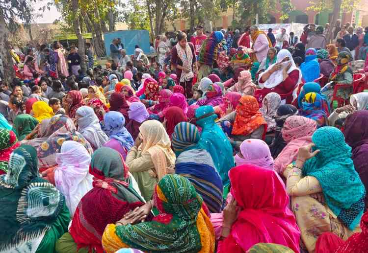 विकसित भारत संकल्प यात्रा की तीन वैन वंचित लोगों को मौके पर दिलवा रही योजनाओं का लाभ