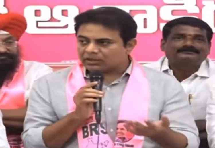 War of words between BRS and Karnataka Congress leaders continues