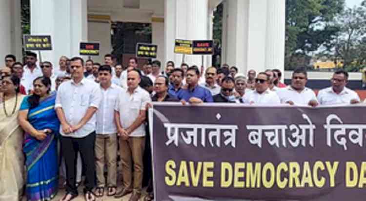 Oppn in Goa protests against suspension of MPs
