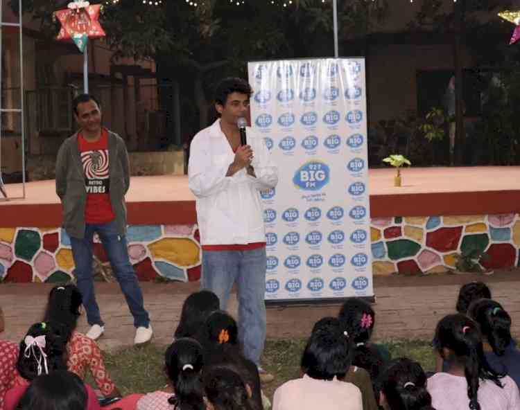 Sunil Grover spreads Christmas cheer among underprivileged kids with BIG FM’s latest initiative ‘Sabse BIG Secret Santa’