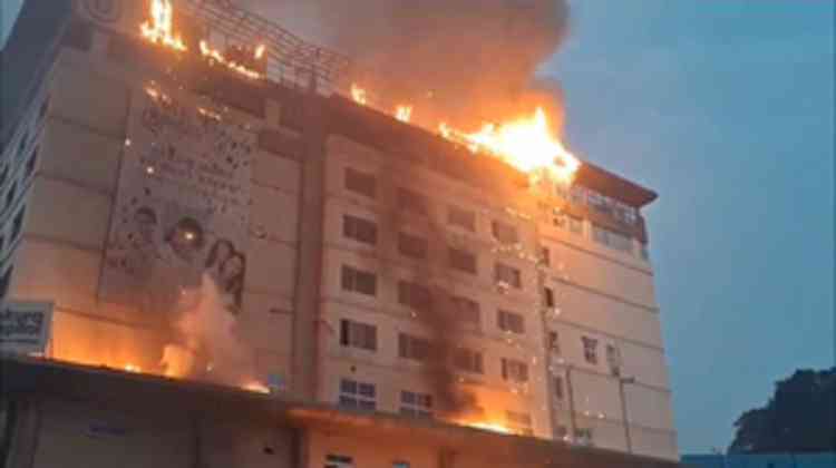 Huge fire breaks out at hospital in Hyderabad