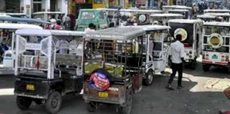 Battery-operated rickshaws in Lucknow to be colour-coded