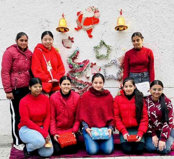 KMV Jalandhar celebrates festival of Christmas with fervour
