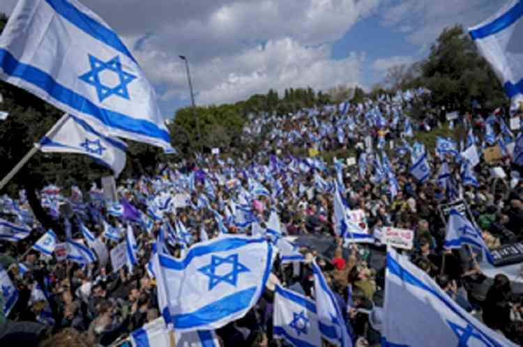 ‘Bring back hostages’: Israeli school students march from Tel Aviv to Knesset