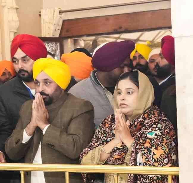CM pays obeisance at Gurdwara Sri Fatehgarh Sahib during Shaheedi Sabha
