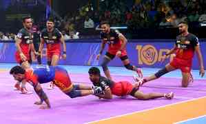 PKL 10: Pardeep Narwal's Super 10 takes UP Yoddhas over the line against Bengaluru Bulls