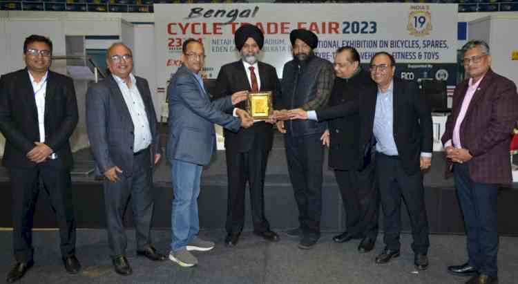 Kular awarded as “Saviour of the Bicycle Industry” at Kolkata