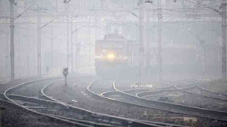 Fog blankets Delhi, flight and train schedules hit due to poor visibility