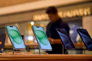 Mobile phone exports at Rs 75,000 cr till Nov, on way to cross Rs 1,24,000 cr in FY24