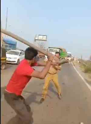 Maha truckers’ stir against new MV Act, several major highways blocked
