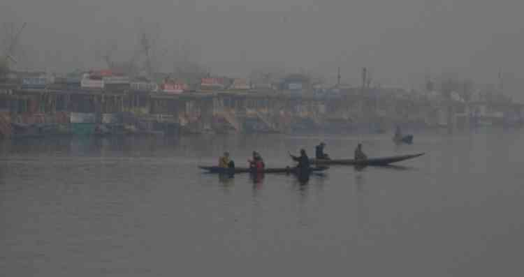 Intense cold wave in Kashmir, water woes worry locals