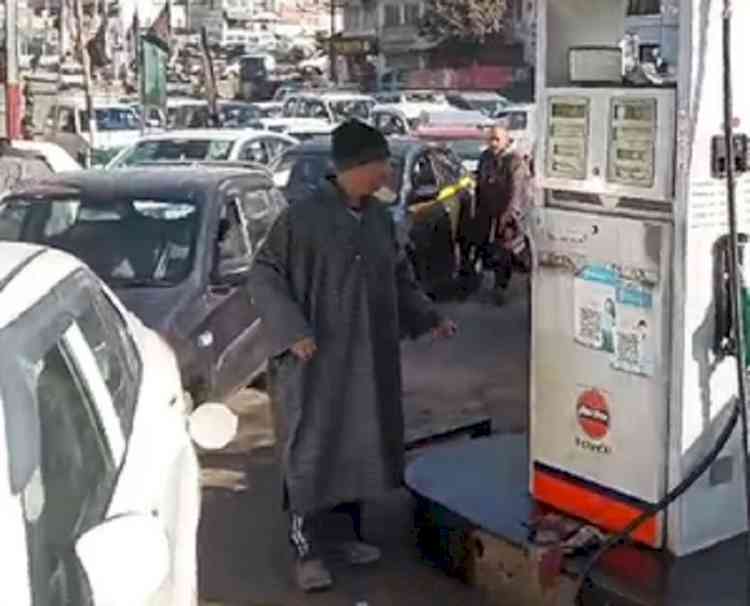 Vehicle owners mob petrol stations in J&K resulting in chaos & dry filling stations
