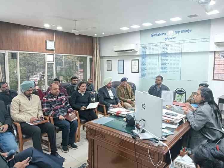 Deputy Commissioner holds meeting with oil companies' depot heads, civil and police officers