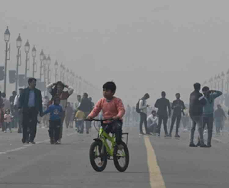 Delhi's winter puzzle: Maximum temperatures plunge below norms, minimums defies winter chill!
