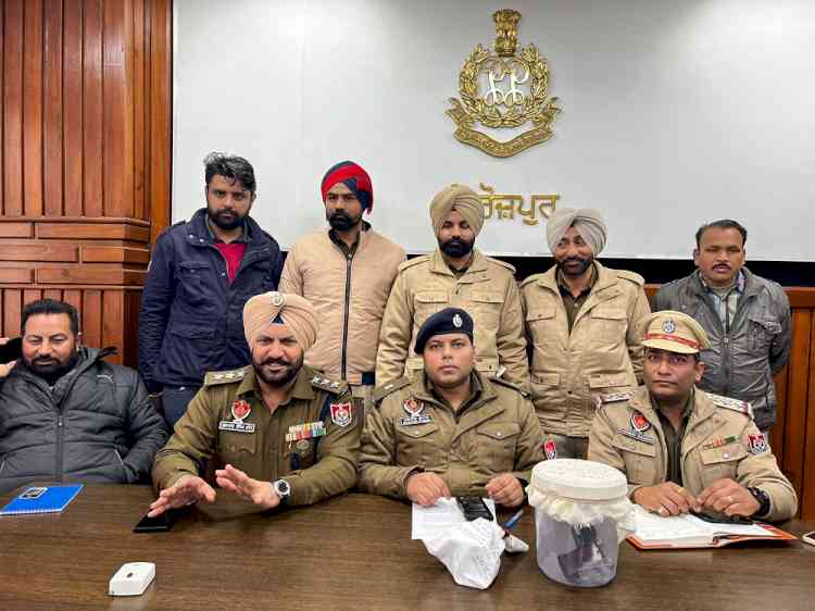 Police cracks robbery case within 24 hours, arrest one of the accused  