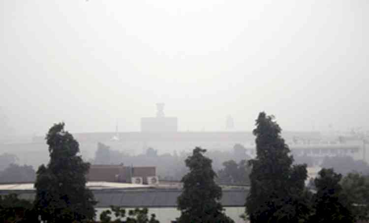 Delhi records min of 8.9 degree C; shallow fog hits land, air traffic
