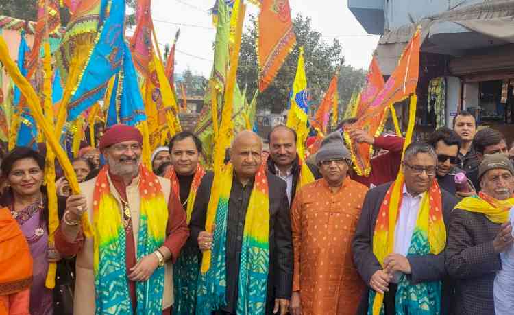 समाजसेवी राजेश जैन तथा मेयर मनमोहन गोयल ने श्याम निशान यात्रा को झंडी दिखाकर किया रवाना