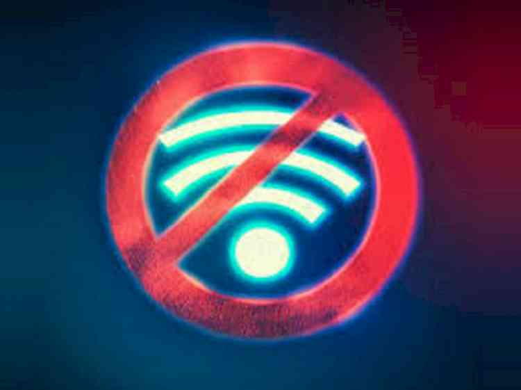 Users complain as social media, internet down in parts of Pakistan