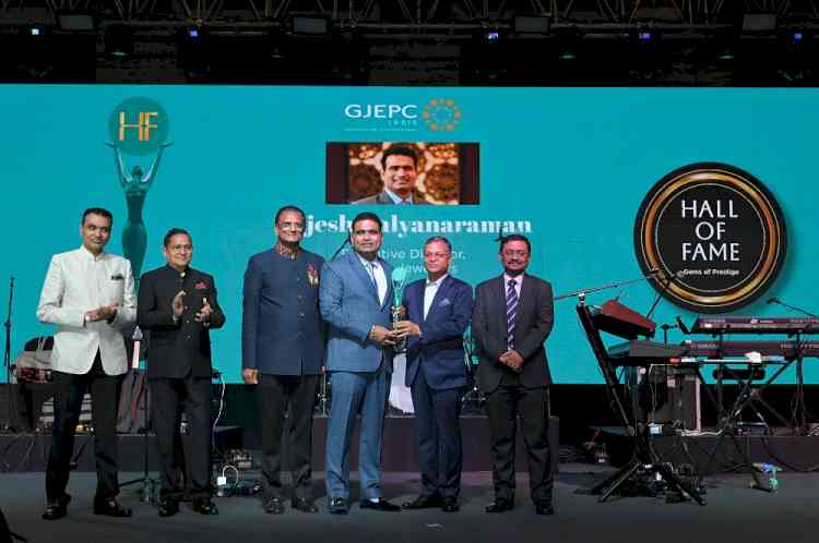 Rajesh Kalyanaraman, ED - Kalyan Jewellers awarded with 'Hall of Fame – Gems of Prestige Award' at IIJS Signature 2024