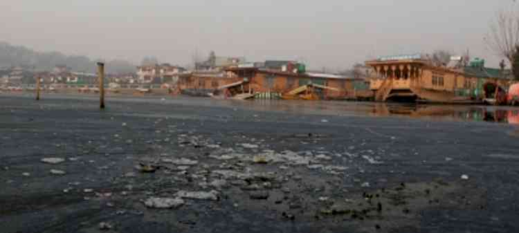 No snowfall in sight, shrinking water bodies worry Kashmiris