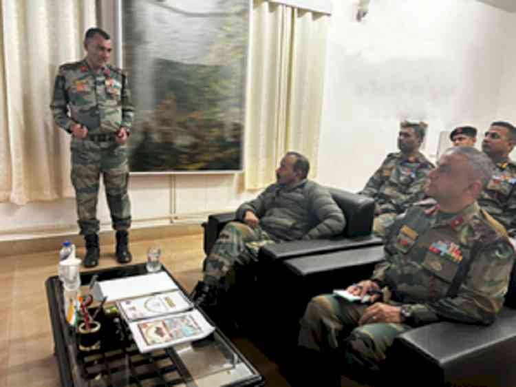 Assam Rifles DG visits Moreh, reviews situation along Myanmar border