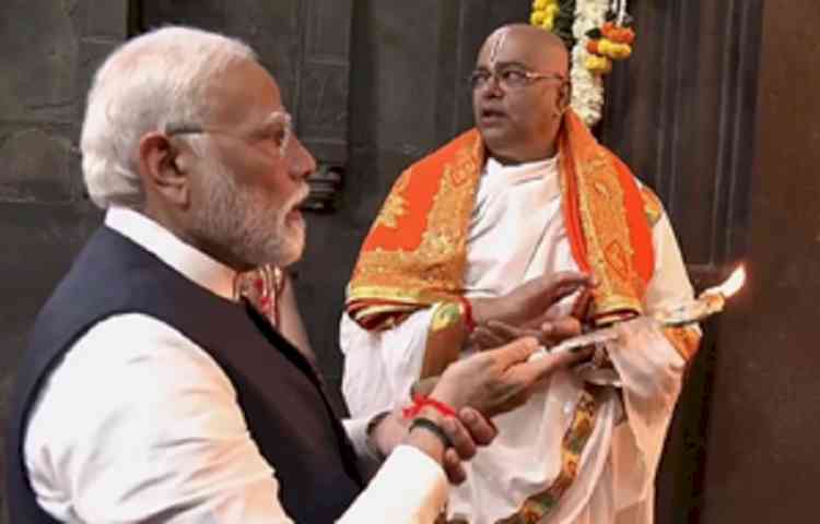 Ahead of 'Pran Pratishtha' , PM Modi prays at Nashik’s Shree Kalaram Temple