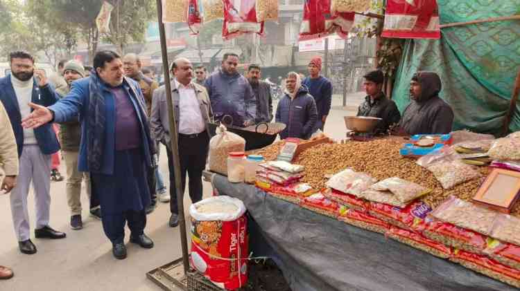 MLA Prashar orders marking of lines for street vendors to streamline movement of traffic in Janakpuri and Vijay Nagar area