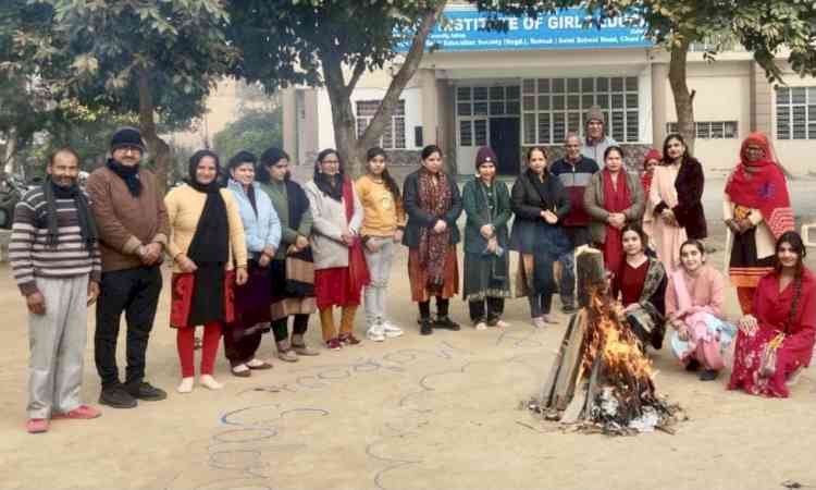 सैनी बीएड कॉलेज में लोहड़ी और मकर संक्रांति का पर्व धूमधाम से मनाया