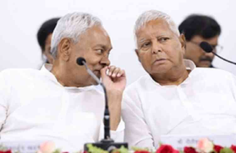 Nitish Kumar makes brief visit to Lalu Prasad Yadav's house for 'Dahi-Chura Bhoj'