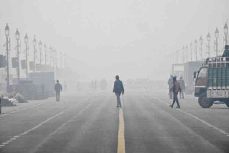 At 3.3 degrees, Delhi records season's coldest morning