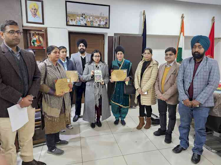 Deputy Commissioner Surabhi Malik honours four women farmers